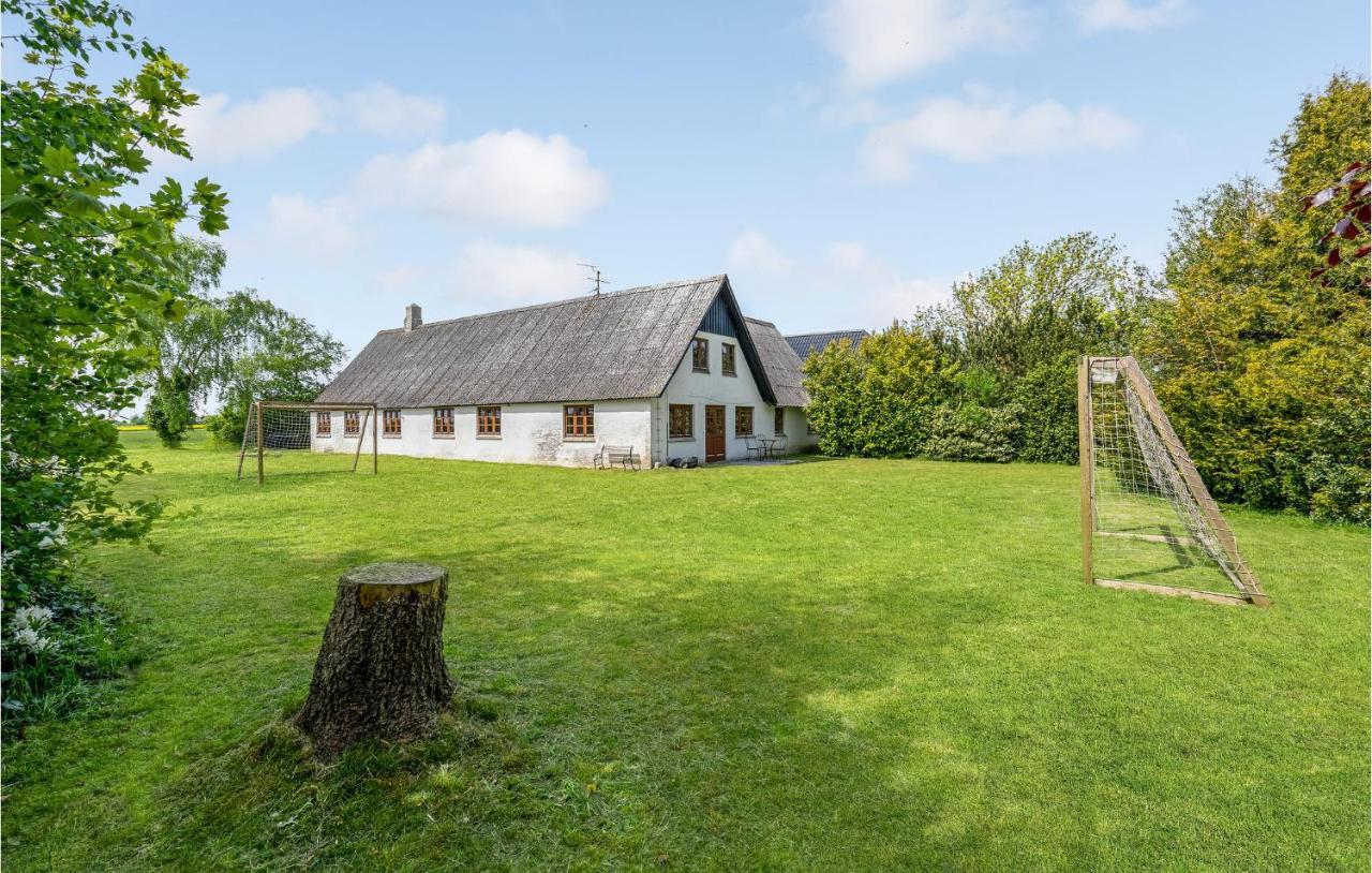 Nice home in Søllested w/ WiFi&4 Bedrooms Eksteriør bilde